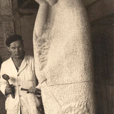 Steinbildhauer Friedhelm Kerstan Madonna aus Naturstein